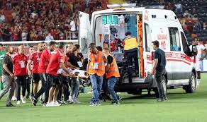 Besiktas say defender fabrice n'sakala is doing much better after collapsing during saturday's turkish super lig match with gaziantep. 5cuna0ihnh23 M