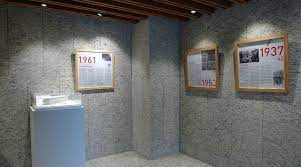 2樓展出1961年故宮博物院競圖計畫案 此為台灣第1次重要的競圖 評審有中原建築系主任黃寶瑜 東海建築 系主任陳其寬 文化圈與藝術圈重要人士 一致認為王大閎作品最佳 為求謹慎 當時籌備委員會主任委員王世杰 還透過女兒王秋華建築師 請紐約幾位知名建築師做一複審