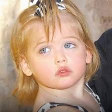 Chistes, bromas y más added a new...