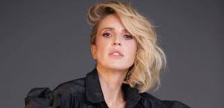 Alejandra azcárate naranjo (bogotá, colombia, 3 de marzo de 1978) es una modelo, presentadora, locutora, comediante y actriz colombiana. Ow1h Ixgjclqwm