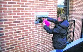 Bibliotheek Heeft Nu Inleverbus Aan Gevel Meise Het Nieuwsblad Mobile