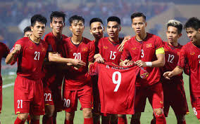 Trung vệ quế ngọc hải là một trong những cái tên may mắn được làm việc với nhiều hlv ở các cấp độ đtqg việt nam. Quáº¿ Ngá»c Háº£i Tá»« Cu Song Phi Ä'áº¿n Giáº£i Cá»©u CÄ'v Tren San