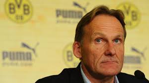 Borussia Dortmund: BVB-Boss Hans-Joachim Watzke sieht Geschäftsmodell in  Gefahr