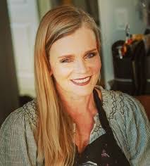 Shelly Lang's Instagram, Twitter & Facebook