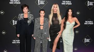 Si la vidéo ne fonctionne pas ou bien vous voulez changer le lecteur, vous pouvez cliquer regarder la série l'incroyable famille kardashian saison 12 episode 02 en streaming gratuit, voir la série l'incroyable famille kardashian saison. Les Kardashian Sept Raisons Qui Expliquent L Incroyable Succes De Cette Famille Bbc News Afrique