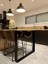 pied de table metallique sur mesure amenagement cuisine ouverte decoration maison ilot central