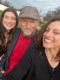 Sandi Veliz (@SandiMaxine)