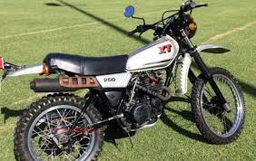 1981 Yamaha Xt250 Silver Yamaha Yamaha Dirt Bikes Old Bikes