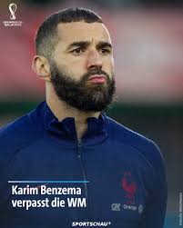 Weltfußballer Karim Benzema wird bei der Fußball-WM in Katar nicht zum  Einsatz kommen. Der Angreifer musste das Training mit der französischen  Nationalmannschaft am Samstag abbrechen. Weitere Untersuchungen am Abend  bestätigten eine Muskelverletzung,