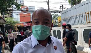 Pihak kepolisian menerjunkan 900 personel untuk mengamankan putusan sidang praperadilan pada momen persidangan praperadilan rizieq ini, azis mengimbau masyarakat untuk mengikuti. Qy8xntrroykm0m