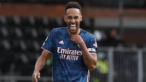 In 2021, aubameyang will earn a base salary of £13,000,000, while carrying a cap hit of £13,000,000. Pierre Emerick Aubameyang Aktuelle Themen Nachrichten Sz De