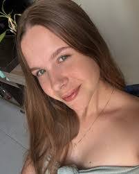 Bruna Franco's Instagram, Twitter & Facebook