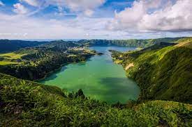 A lagoa das sete cidades é uma lagoa na ilha de são miguel, nos açores. Lenda Das Sete Cidades 7 Maravilhas De Portugal