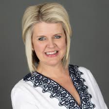 Lisa Couch's Instagram, Twitter & Facebook