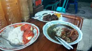 Selalu ada waktu yang tepat untuk resep rawon daging sapi khas jawa timur! Halau Dingin Di Kota Malang Hangatkan Badan Dengan Nasi Rawon Legendaris Sejak 1925 Okezone Lifestyle