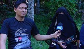 Rumah indadari menjadi tempat kumpul sesama pengguna cadar. Indadari Pamer Cincin Lucky Hakim Mungkin Nikah Siri Dulu Cumicumi Com Line Today