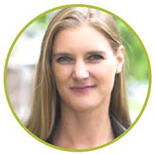 Amy Kroeker's Instagram, Twitter & Facebook