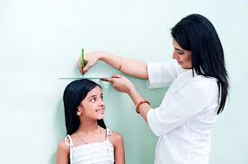 Jadi pada dasarnya, berat badan yang ideal dan sehat seseorang itu bergantung pada 2 faktor: Beginilah 11 Ukuran Tinggi Badan Ideal Perempuan Sesuai Umur Dijelas In