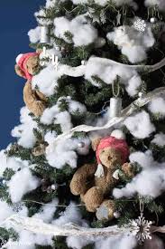 To create this look, i also used a mix of sparkly silver mesh ribbon, and a wider burlap that has a silver trim. Winter Bear Christmas Tree