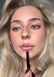 How to Create the Perfect Lip Combo Without Fillers