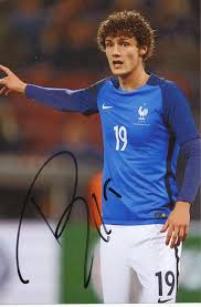 Der verteidiger des vfb stuttgart ist der newcomer der wm und spielt sich in den vordergrund. Kelocks Autogramme Benjamin Pavard Frankreich Weltmeister 2018 Fussball Autogramm Foto Original Signiert Online Kaufen