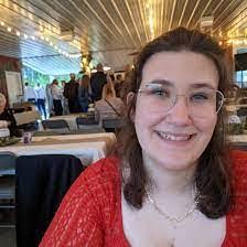 Holly Kasten's Instagram, Twitter & Facebook