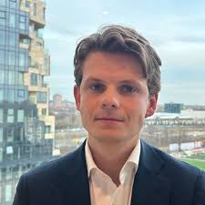 Sam van Zwam naar NautaDutilh