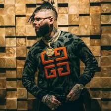 Aquí tienes las fotos de cortes de pelo que más se llevan este año: 10 Ideas De Farruko Farruko Reggaeton Cantantes Reggaeton