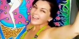 Convicted australian drug trafficker schapelle corby has returned to brisbane after nine years in prison and three years on parole in indonesia. Schapelle Corby Mencoba Peruntungan Menjadi Penyanyi Merdeka Com