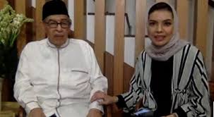 Soekarno, presiden pertama republik indonesia. Ikhlas Kehilangan Cucunya Usai 4 Jam Dilahirkan Ke Dunia Quraish Shihab Ungkap Makna Mendalam Arti Nama Namiyah Putri Najwa Shihab Yang Telah Tiada Kita Dulu Namakan Itu Karena Dia Ada Masalah