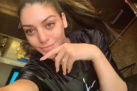 Jun 13, 2021 · közleményt adott ki a paksi fc labdarúgócsapatának vezetőedzője, bognár györgy, aki sajnálja, hogy érzéketlen volt christian eriksen tragédiájával kapcsolatban. Megmutatta Kislanyat Kulcsar Edina Foto