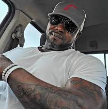 If you were around that year you would remember something about him and the  song 👇👇👇 @topfans