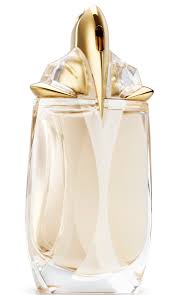 Fall under the spell of alien, the mysterious and solar mugler perfume. Alien Eau Extraordinaire The Candy Perfume Boy