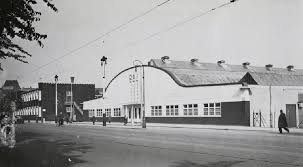 Deze bekendmaking bevat de activiteit(en): 1937 A View Of The Rai Building At The Ferdinand Bolstraat In Amsterdam Zuid In The Background Next To The Rai The Rijksverzekerin In 2020 Amsterdam Nederland Amsterdam En Nederland