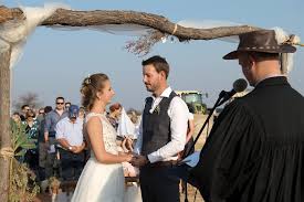 Das traumpaar aus bauer sucht frau erwartet nachwuchs! In Namibia Angekommen Lokales Allgemeine Zeitung