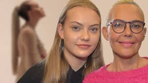 Sarah knappik (34) im september 2018 als gast bei dem fotocall am goldenen teppich anlässlich von sarah knappik lüftete bei instagram das geheimnis um das geschlecht ihres babys. Gntm Star Sarah Knappik Schwangere Naschkatze Ist Das Ihr Letztes Bild Vor Der Geburt Bunte De