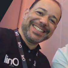 Denis Pinto's Instagram, Twitter & Facebook