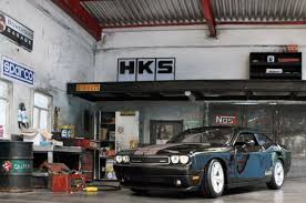 These 1 24 Car Garage Dioramas Are So Lifelike I Want To Be Shrunk Car Car Garage Garage