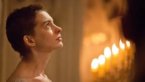 Although her character is only in the movie for the first 30 minutes or so, anne hathaway steals the show. Anne Hathaway Got Hack Job Les Mis Haircut On Camera
