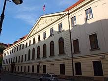 Podle ústavy čr je parlament tvořen dvěma komorami, a to poslaneckou sněmovnou a senátem. Poslanecka Snemovna Parlamentu Ceske Republiky Wikipedie