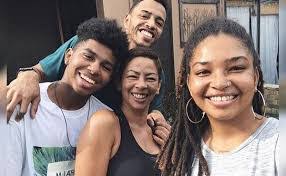 Wanda Hutchins's Instagram, Twitter & Facebook