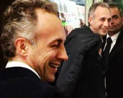 Nov 15, 2017 · alessandro travaglio, figlio rapper del direttore del fatto quotidiano, ha finto per le iene di essere stato preso per il grande fratello vip per fare uno scherzo a marco travaglio. News Su Marco Travaglio Gossip It