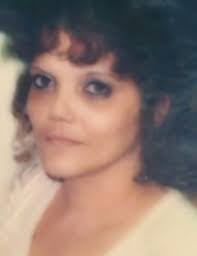 Shelly Robbins's Instagram, Twitter & Facebook