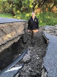 A Broken Road Following New Zealand S 7 5 Magnitude Earthquake This Morning New Zealand Earthquake New Zealand South Island New Zealand