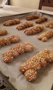 Φανταστικά νηστίσιμα κουλουράκια !!! Υλικά 1 ποτήρι λάδι 1 ποτήρι χυμό  πορτοκάλι 1 ποτήρι ζάχαρη 1 κουτ γλ σό… | Melomakarona recipe, Greek  cookies, Greek desserts