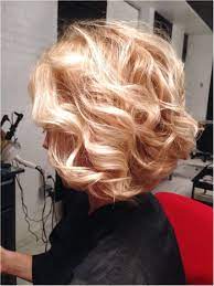 Honey Blonde Natural Wavy Hair Curled Bob Strawberry Blonde Shoulder Length Bob Perfect Haircut Click Fo Natural Wavy Hair Short Wavy Hair Hair Highlights