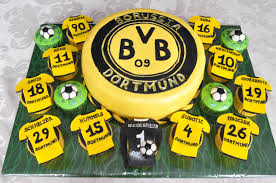 In der oben genannten zeit bleibt der store dortmund für den normalen verkauf geschlossen! Hobby Torte De Bvb Borussia Dortmund Torte Muffins Facebook