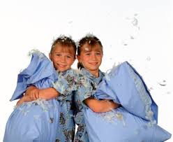 One day they receive a letter from. Durch Die Jahre Mit Den Olsen Twins Mary Kate Olsen Ashley Olsen Olsen