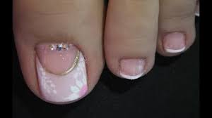 20 diseños de uñas que mantendrán tus pies hermosos y lindos. Diseno De Unas Para Pies Flores En Rojo Sencillas Flowers Nail Art Nlc