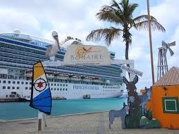 Fort lauderdale, florida port everglades general information port address 1850 eller drive fort lauderdale, fl 33309. Photo Op At The Cruise Ship Pier Picture Of Bonaire Cruisers Bonaire Tripadvisor